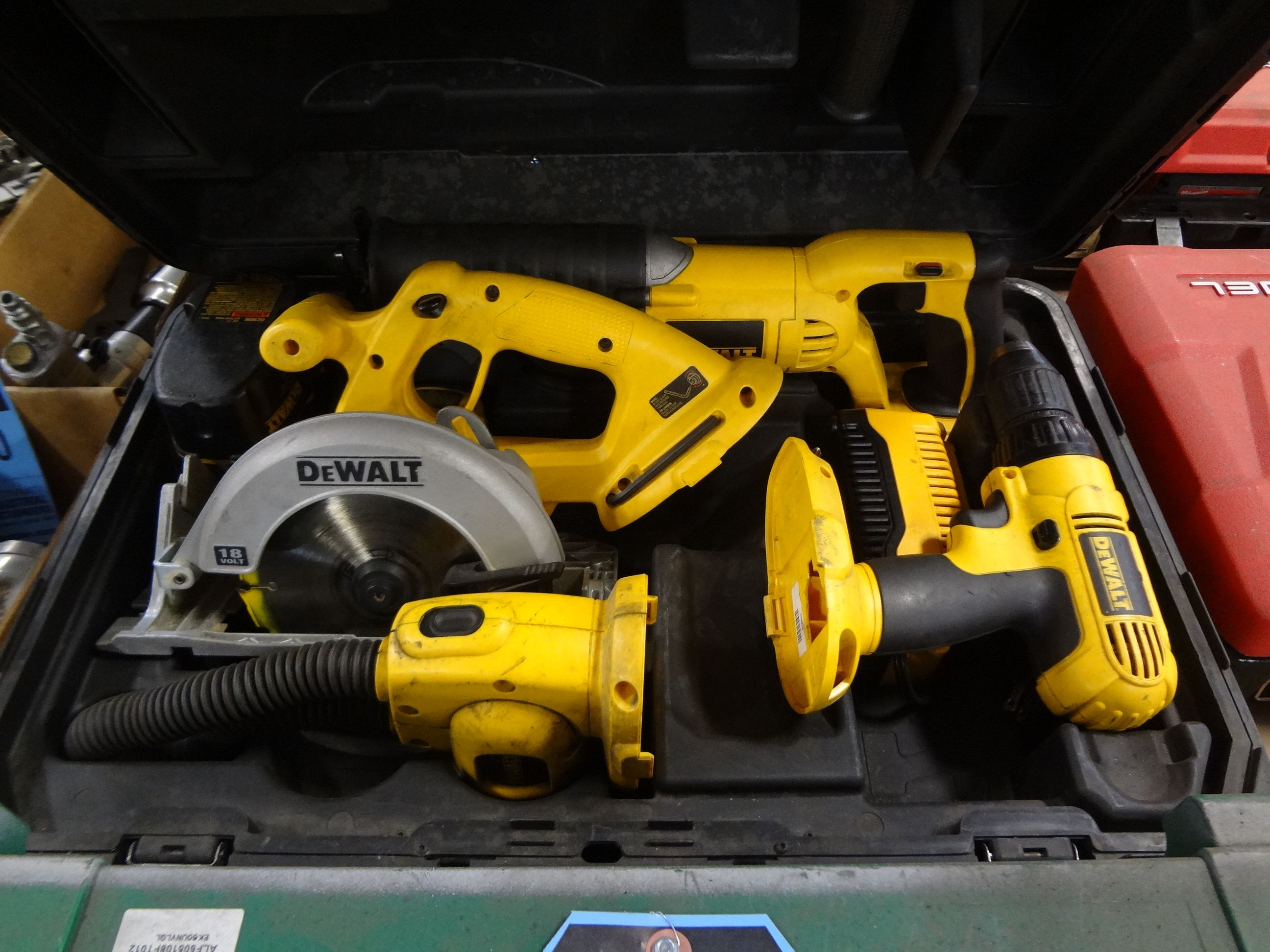 18 VOLT DEWALT CORDLESS COMBO TOOL KIT WITH SAWZALL, CIRCULAR SAW