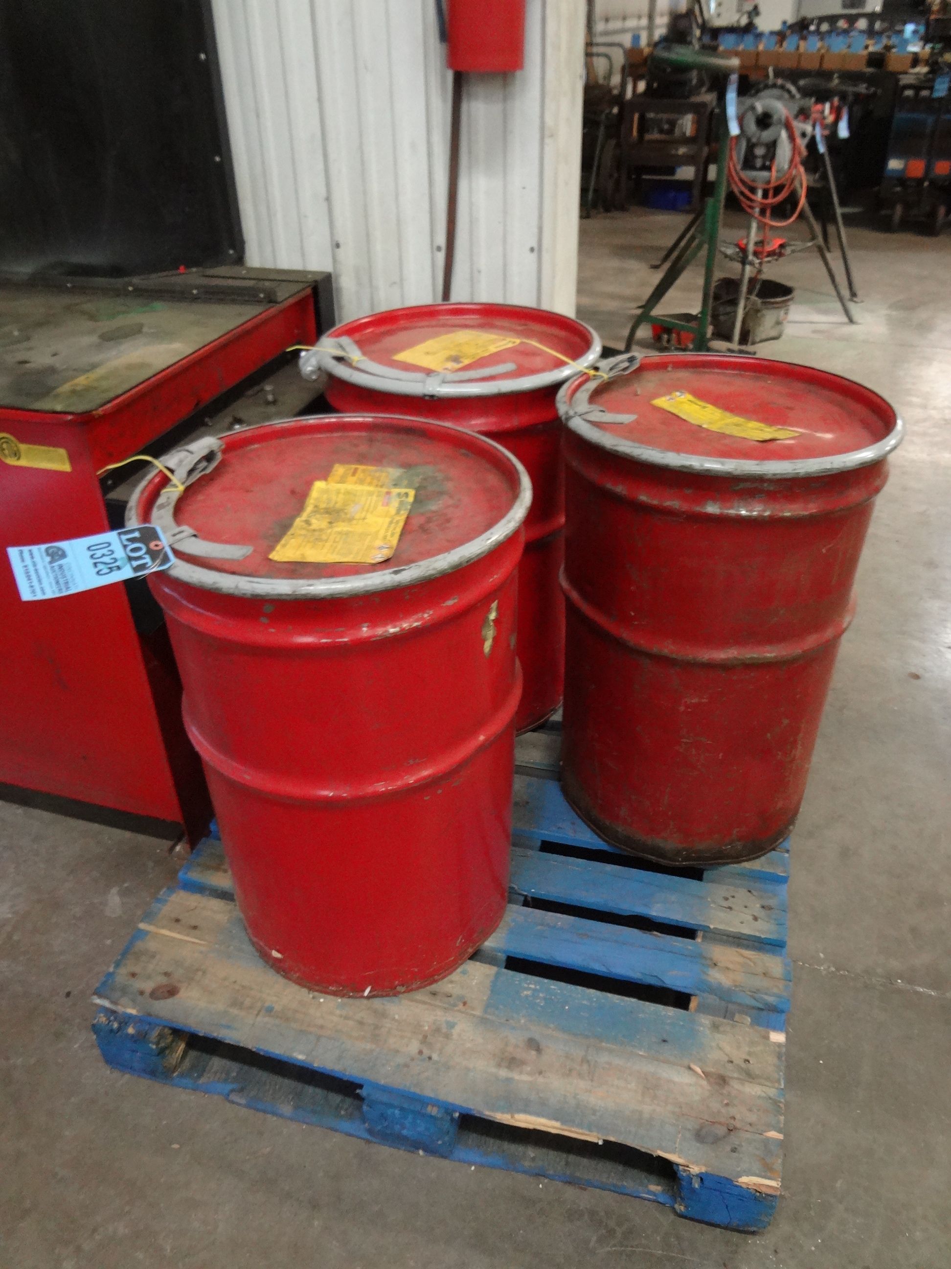 { Group of lots 324, 325 } DRUMS SAFETYKLEEN PREMIUM SOLVENT
