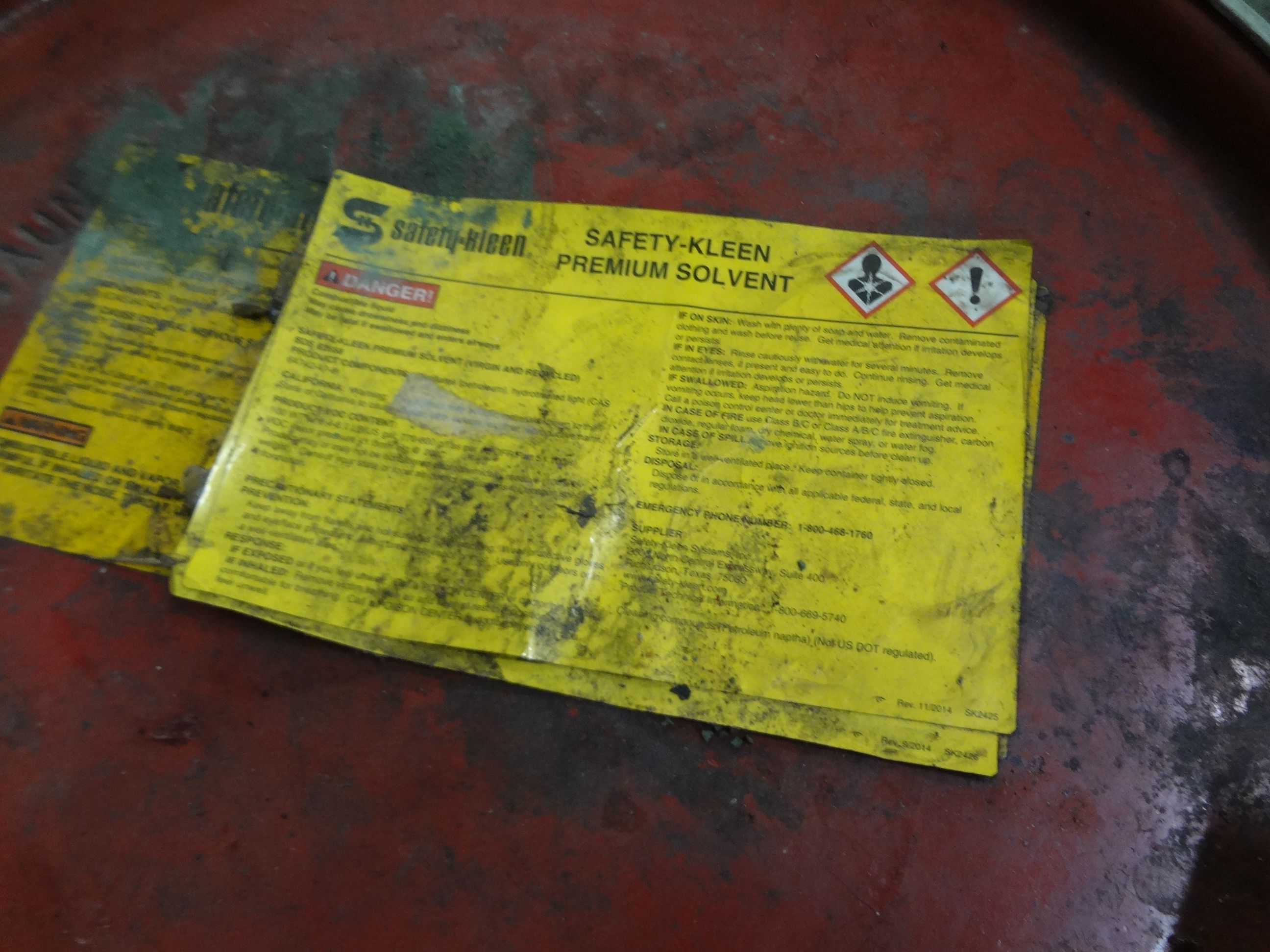 { Group of lots 324, 325 } DRUMS SAFETYKLEEN PREMIUM SOLVENT