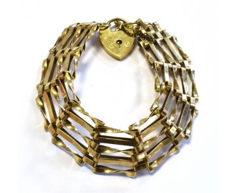 9CT GOLD GATE LINK BRACELET 17cm long x 16.4mm wide secured with a heart shaped padlock clasp, hallmarked 375 London.  Weight