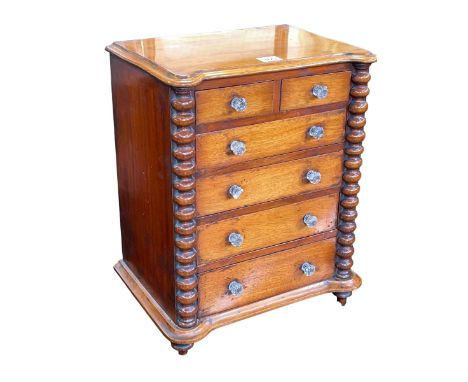 Victorian mahogany apprentice chest of two short above four long drawers with glass handles flanked by 1/2 bobbin columns, 43