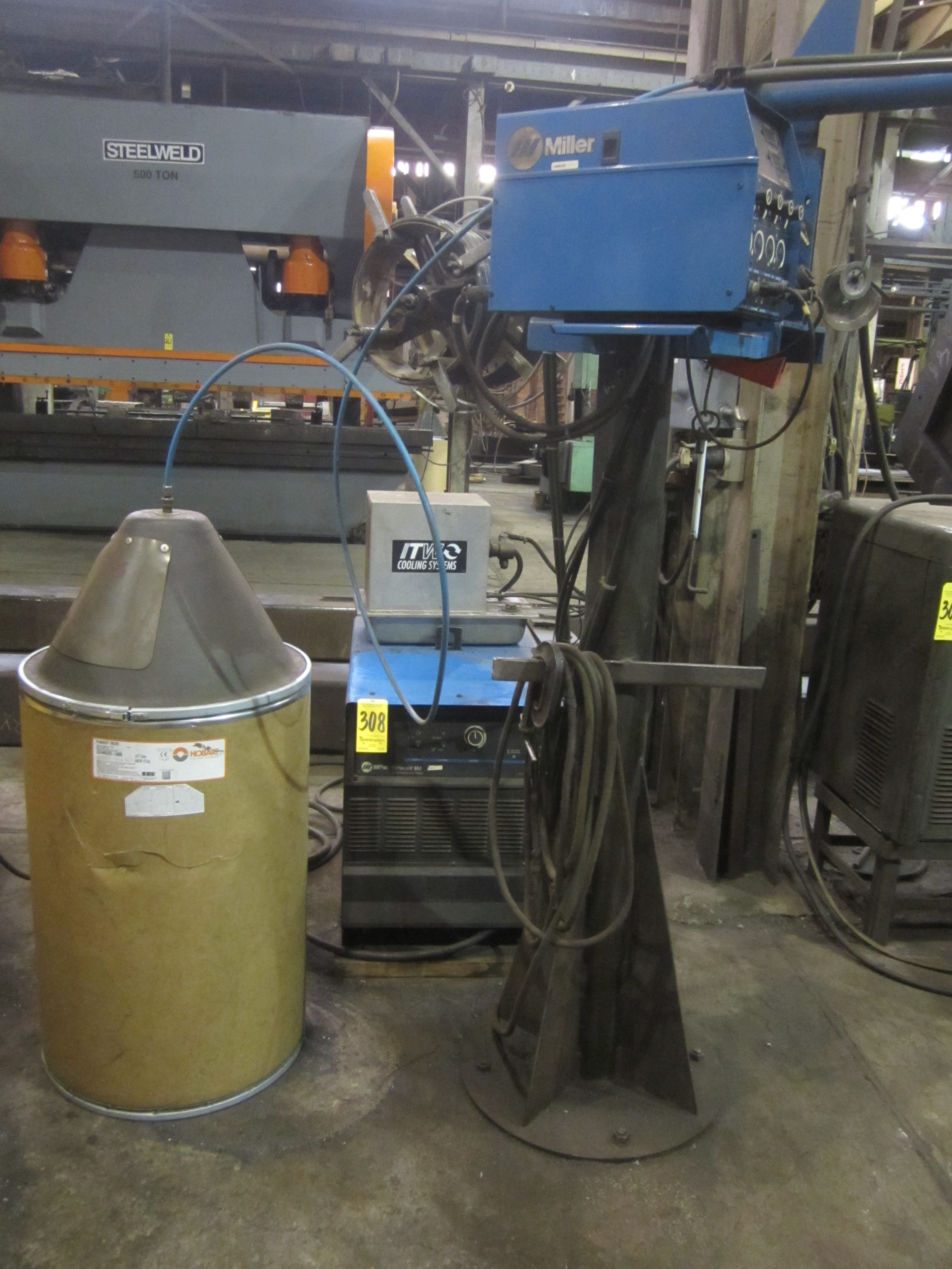 Lot 308 - Miller Deltaweld 652 Mig Welder, s/n LA041015, Miller Boom