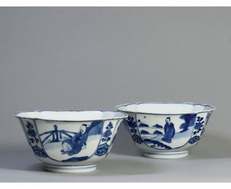 A PAIR OF BLUE AND WHITE ‘FIGURAL’ BOWLS, KANGXi SIX CHARACTER MARKS AND OF THE PERIOD Size: 15.3 cm (D) Of quadrilobed form 
