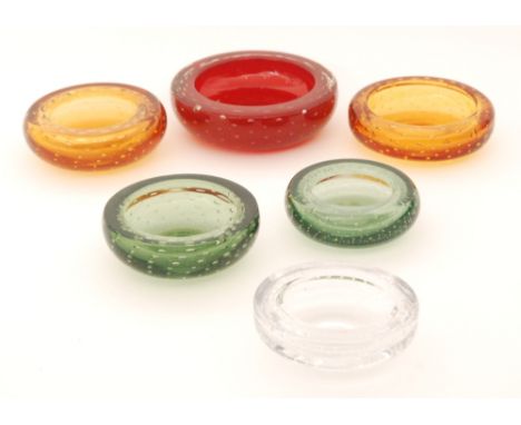 A collection of later 20th Century Whitefriars pattern 9099 bowls with internal controlled air bubble decoration, comprising 