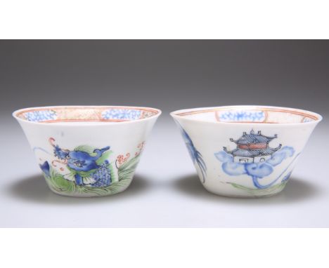 A PAIR OF 18TH CENTURY CHINESE PORCELAIN TEA BOWLS, the exteriors painted depicting sea dragons blowing temples upon clouds a