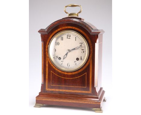 A GEORGE III STYLE SATINWOOD INLAID MAHOGANY BRACKET CLOCK, CIRCA 1900, with brass carrying handle to the arched top, the two