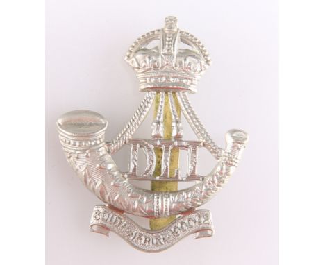 AN OTHER RANKS' PATTERN POST 1908 CAP BADGE of the Durham Light Infantry with 'South Africa 1900-02' scroll below (for Territ