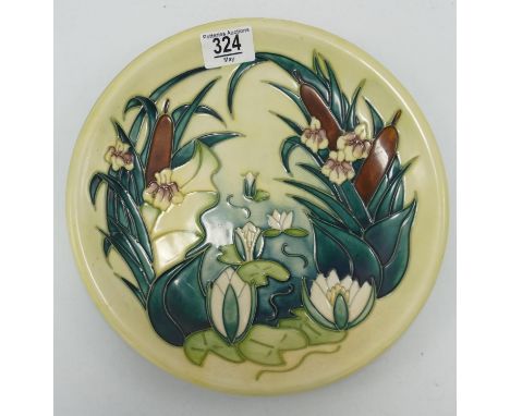 Moorcroft larger plate in the Lamia pattern: Measures 22cm wide. Light localised crazing to some areas of glaze. 
