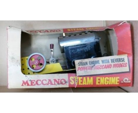 Meccano steam engine with reverse:In original box (box in poor condition). Engine appears in fairly good condition, but not t