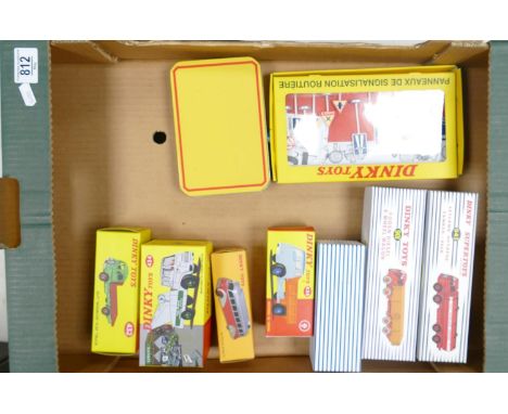 A collection of Atlas Edition Later Dinky Model Vehicles including: 943 Leyland Octopus Tanker, 901 Foden Diesel 8 Wheel Wago