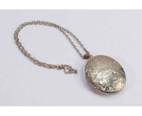 Silver oval locket and chain, 34.8g: 