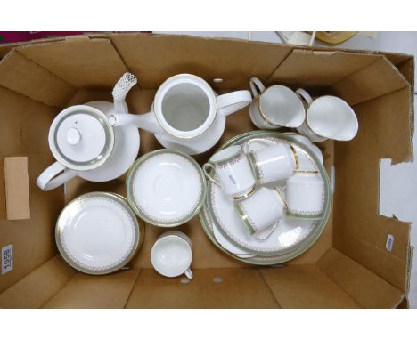 Paragon Kensington patterned items to include: tea &amp; coffee pots, dinner plates, cups, saucers, side plates etc (40 piece