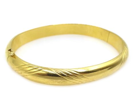 Gold hinged bangle stamped 18k 750, 17.4gm Condition Report Click here for further images, condition, auction times & deliver