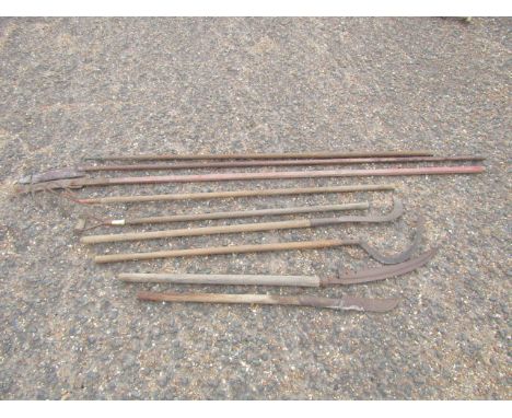 Garden tools to include sickles and hoe etc&nbsp;