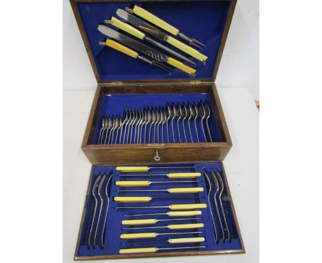 Complete canteen of cutlery