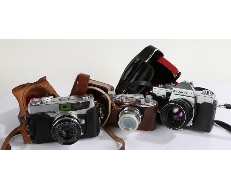 Praktica MTL 3 camera, Halina 35x, and a Petri 7, all housed in leather cases (3)