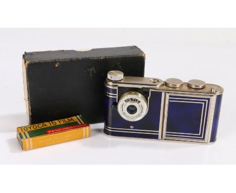 Kunik Walter Petie Vanity sub-miniature camera, with a blue enamel and chrome edged body, a sprung door to reveal a mirror an