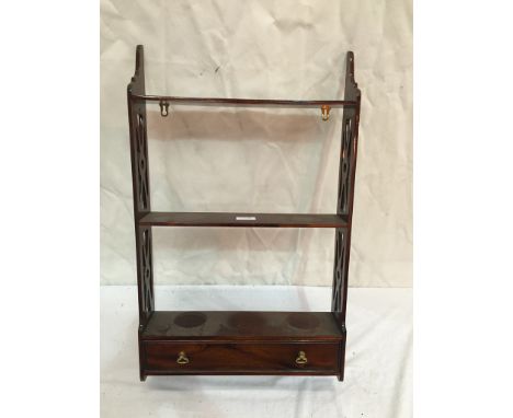 An Edwardian mahogany wall shelf