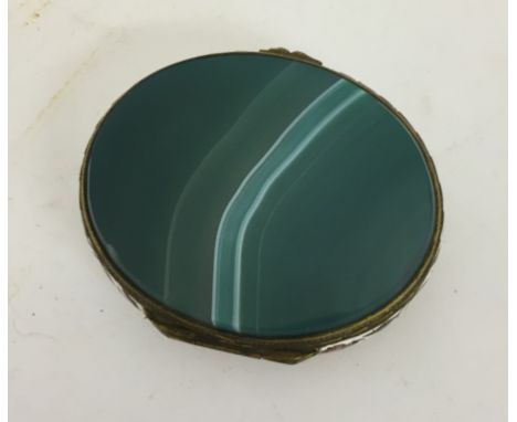 An early 20th century green agate snuff box