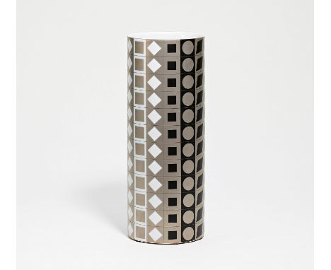   VASARELY, VICTOR  VASARELY, VICTOR  1906 Pécs/Ungarn - 1997 Paris    Titel: Objekt-Vase.  Datierung: Ca. 1978.  Technik: Po