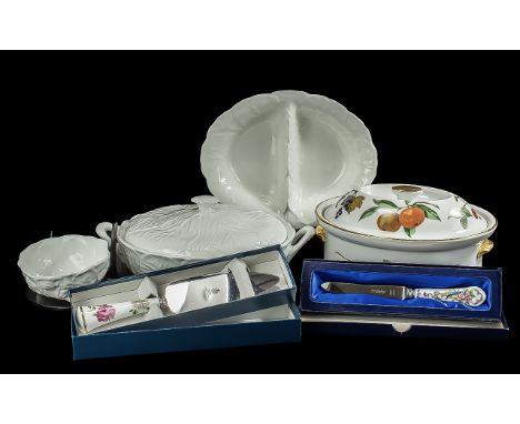 White Wedgwood 'Countryside' comprising a lidded serving dish, a vegetable dish and a small bowl, together with Royal Worcest