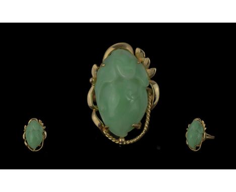 Ladies 14ct Gold Single Stone Green Jade Ring. Marked 585 14k to Shank. Impressed Image of a Bats Face to Top of Jade Stone. 