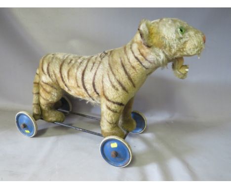 A VINTAGE STEIFF PUSH-ALONG TIGER WITH GROWLER, H 52 cm, L 58 cm