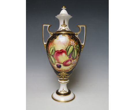 A SPODE HAND PAINTED TWIN HANDLED VASE AND COVER SIGNED 'KEN YATES'. decorated with fruit, H 31.5 cm