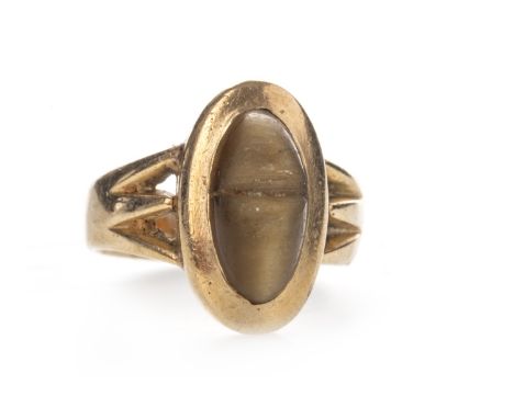 BROWN GEM SET DRESS RING, the oval bezel set with a partial brown hardstone, unmarked, size K, 7.8g