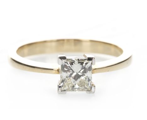 DIAMOND SOLITAIRE RING, the princess cut diamond of approximately 1.00 carat, in eighteen carat gold, size M 1/2, 3.2g