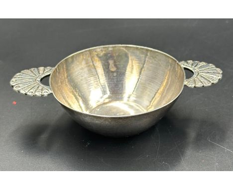 A small silver quaich, approximate weight 33g.