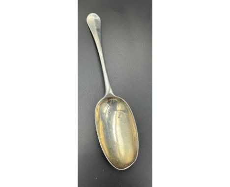A George II silver spoon, hallmarked for London 1727, indistinct makers mark and an  approximate weight of 56g.