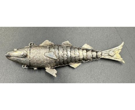 A novelty snuff box in the form of an articulated fish 