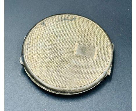 A hallmarked silver compact by Joseph Gloster Ltd, hallmarked for Birmingham 1946