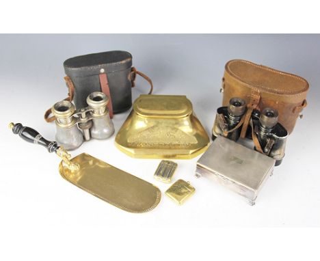 An Austrian brass twin canister inkwell, with central planished pen rest, stamped to the underside ' Geschutzt', 'Rcal Bronce