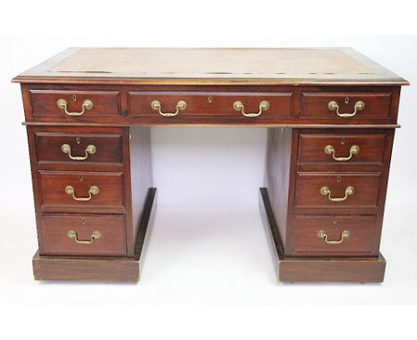 An Edwardian mahogany pedestal desk, with an arrangement of nine drawers, on plinth base, 73cm H x 122cm W x 68cm D