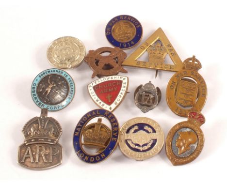 A quantity of badges, WWI and WWII old contemptible lapel 1914, 1915, 1916 on War Service VTC National Reserve Church Army fo