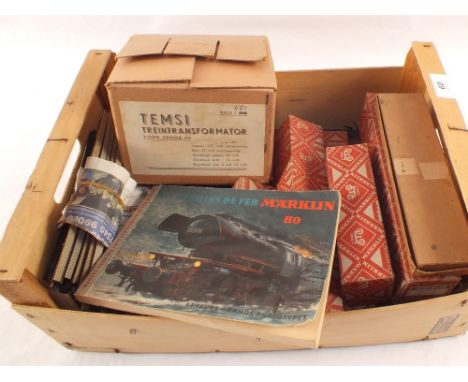 Boxed Marklin HO RSM 800 pantograph loco, Schlafwagen, 3468/1 coach, 346/23 dining car, 3294 and 3291 coaches, track, signals
