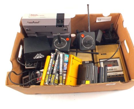 Atari 800XL, Atari 410 programme recorder (cassette), Nintendo NES, Nintendo controllers, three Atari controllers, Game Mate 