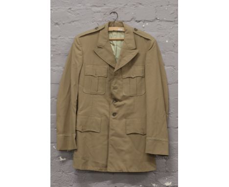 A World War II style light tan Army / Airforce officers jacket for military enthusiasts,&nbsp;re-enactors and fancy dress.