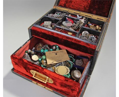 Victorian and later jewellery cabinet and contents, to include a gold dollar mounted as a brooch, a stick pin, chains, neckla