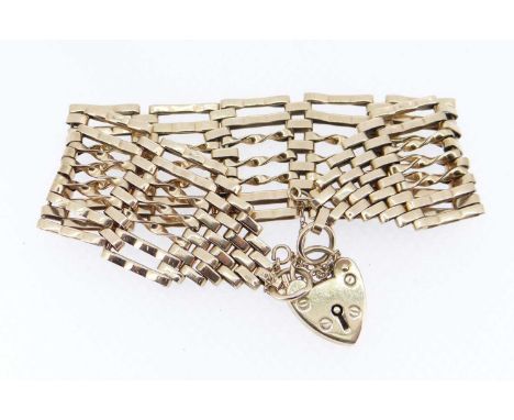 9CT GOLD GATE LINK BRACELET, having heart shaped padlock, 26.8gmsProvenance: private collection Carmarthenshire, consigned vi