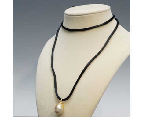 Rare Tiffany &amp; Co. pendant necklace from a very limited edition. Identical necklace was featured on Reese Witherspoon in 