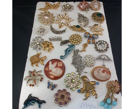 A good selection of vintage brooches.