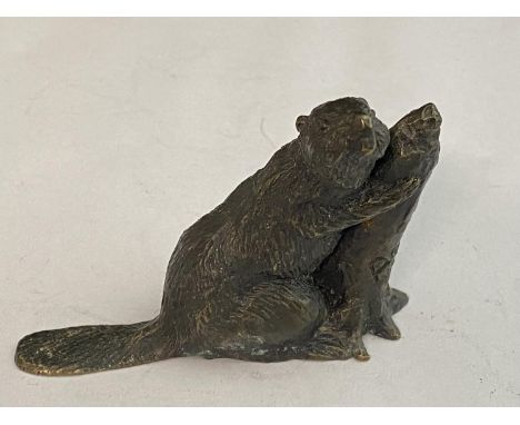 A small bronze figure of a beaver 5.5cm tall