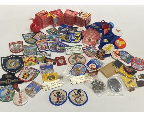 A job lot of assorted vintage patches and other items