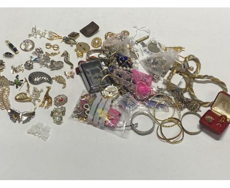 A selection of assorted vintage costume jewellery brooches and other costume