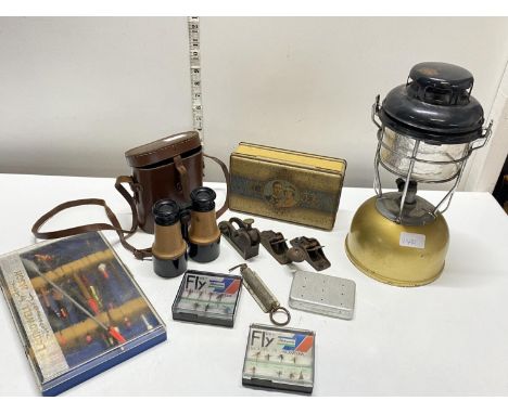 A selection of assorted collectibles including oil Lamp, binoculars etc, shipping unavailable