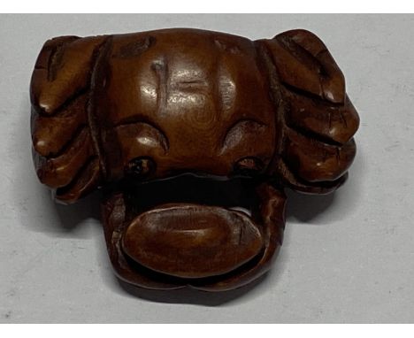 A hand carved japanese Netsuke with signatue.
