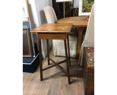 VINTAGE OAK PLANTSTAND